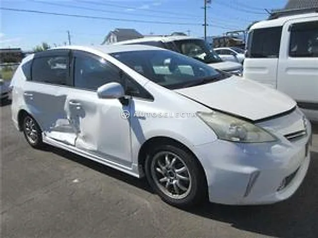 Toyota Prius Alpha 2011