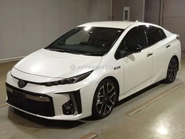 Toyota Prius PHV GR Sport 2017, auction grade 3.5