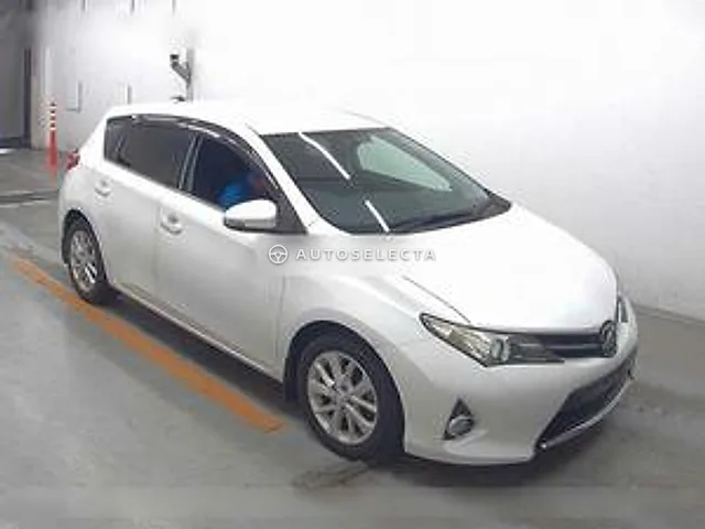 Toyota Auris 2013, auction grade 4