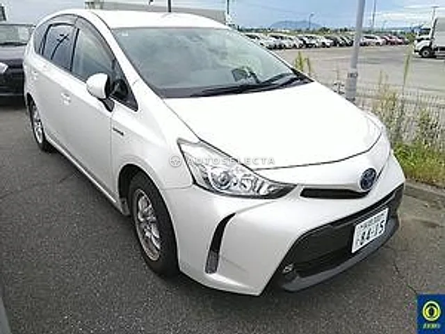 Toyota Prius Alpha 2019, auction grade R