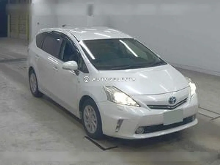 Toyota Prius Alpha 2012, photo 1 of 1