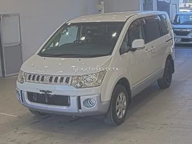 Mitsubishi Delica D:5 2010, auction grade 3.5