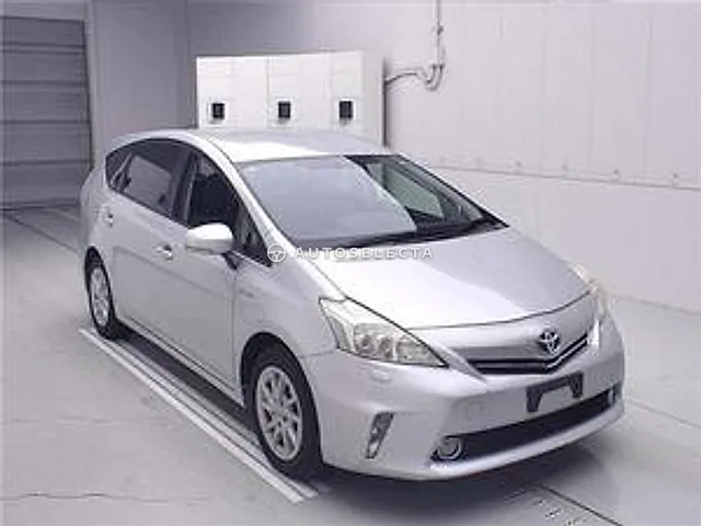 Toyota Prius Alpha 2013, auction grade 3.5