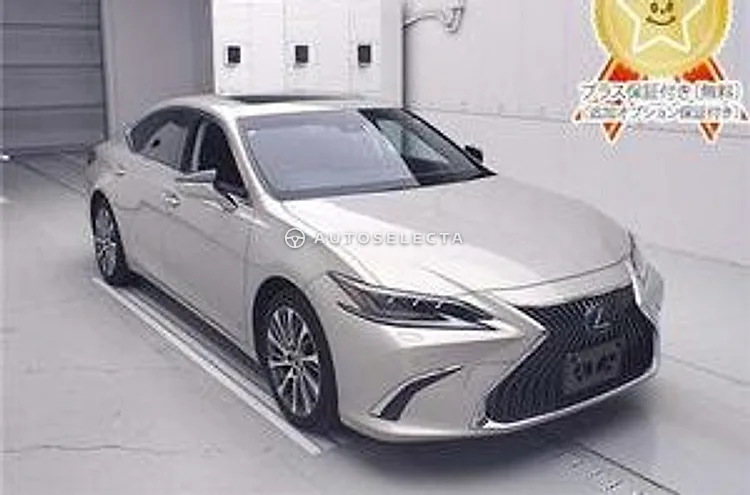 Lexus ES 2019, photo 1 of 11