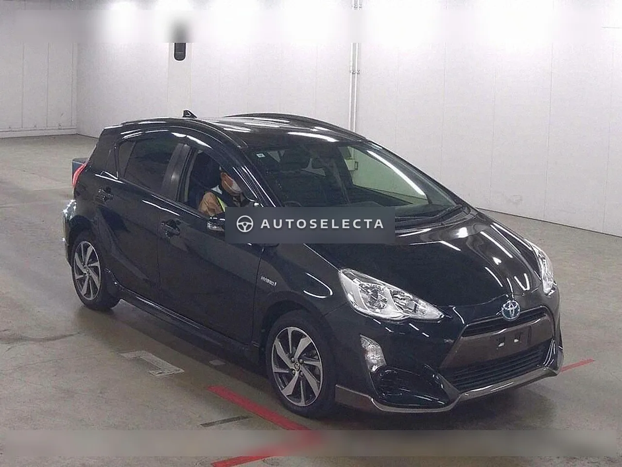 Toyota Aqua 2015, photo 1 of 6