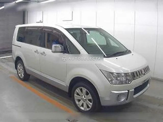 Mitsubishi Delica D:5 2008, auction grade 3.5