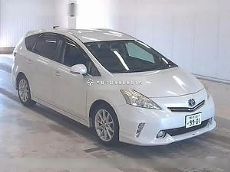 Toyota Prius Alpha 2013, photo 1 of 1