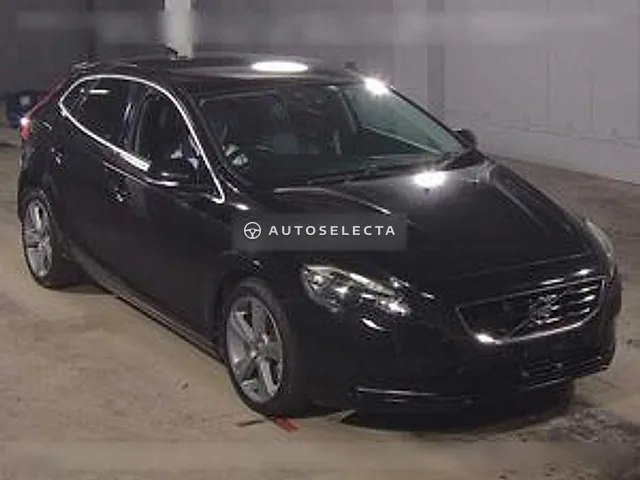 Volvo V40 2013, auction grade 4