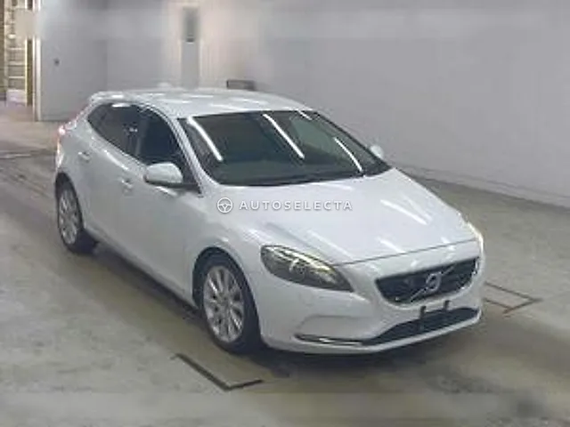 Volvo V40 2015, auction grade 4