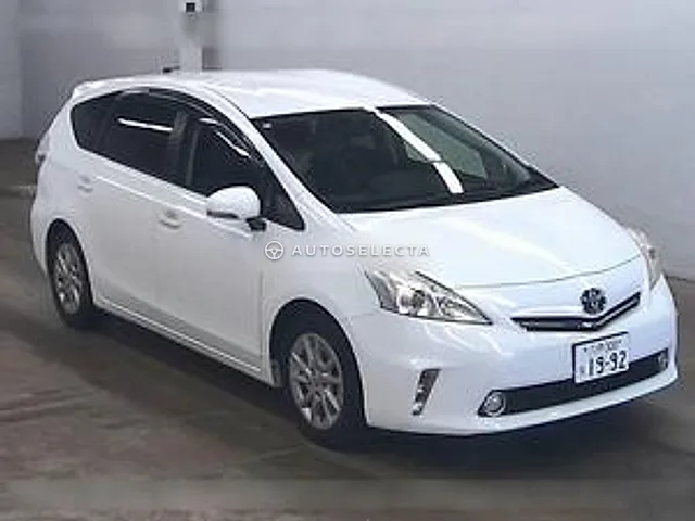 Toyota Prius Alpha 2012, auction grade R