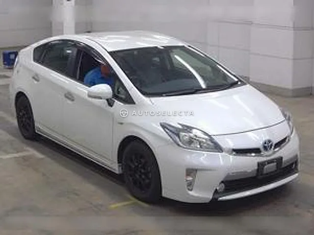 Toyota Prius PHV 2014, auction grade 3.5