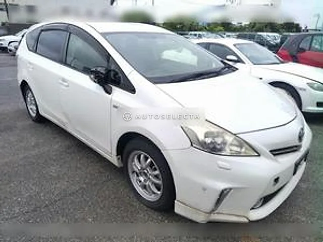 Toyota Prius Alpha 2012