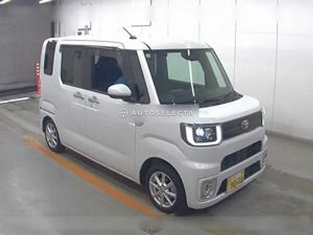 Toyota Pixis Mega 2021, auction grade 4.5