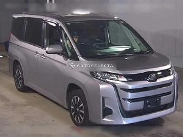 Toyota Noah 2022, auction grade 3.5