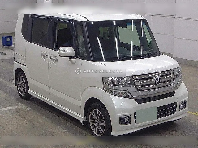 Honda N-BOX Custom 2017, auction grade 4