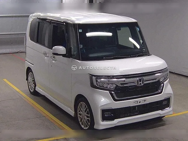 Honda N-BOX Custom 2023, auction grade 3.5