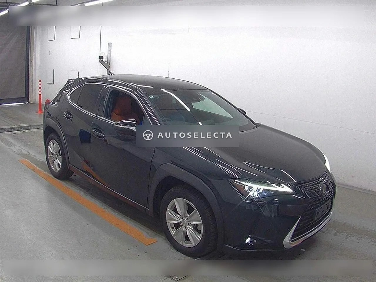 Lexus UX 2019, photo 1 of 6