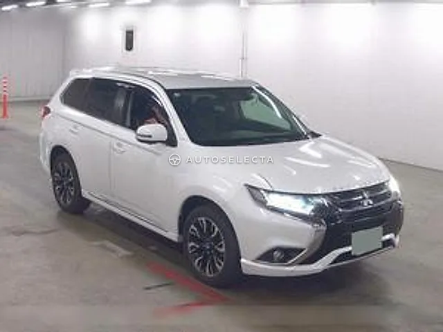 Mitsubishi Outlander PHEV 2017, auction grade 3.5
