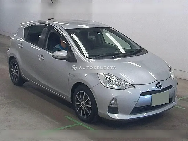 Toyota Aqua 2012, auction grade 4.5