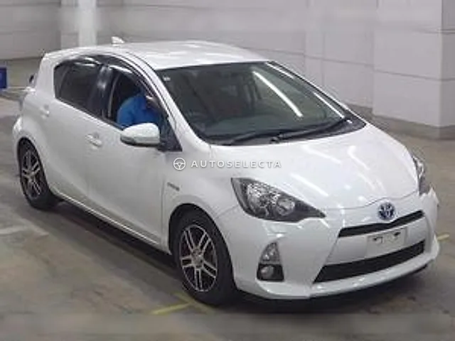 Toyota Aqua 2014, auction grade 3.5