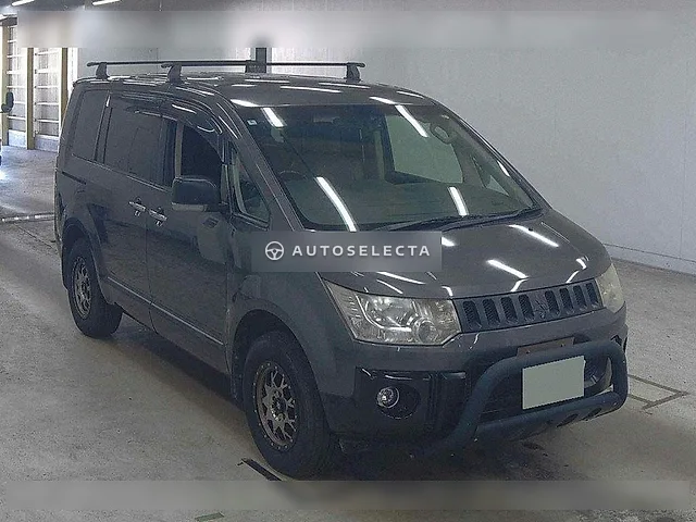 Mitsubishi Delica D:5 2013, auction grade 3.5