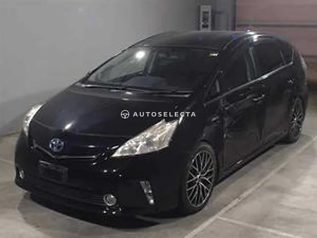 Toyota Prius Alpha 2014