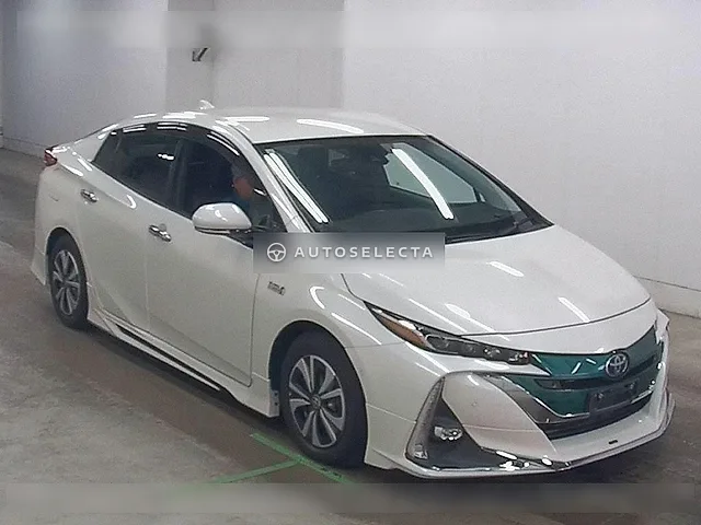 Toyota Prius PHV 2017, auction grade 4.5