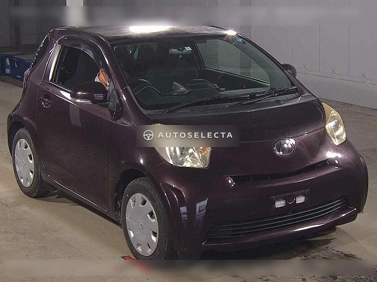 Toyota iQ 2012, photo 1 of 6