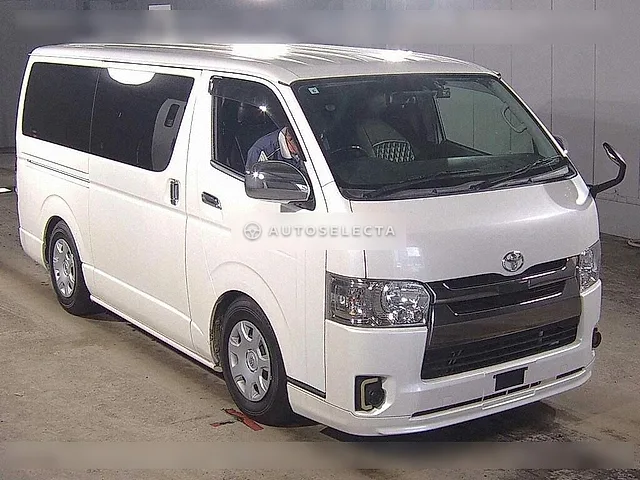 Toyota Hiace Van 2018, auction grade 4