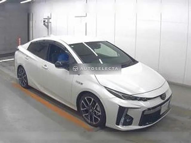 Toyota Prius PHV GR Sport 2019, auction grade 4.5