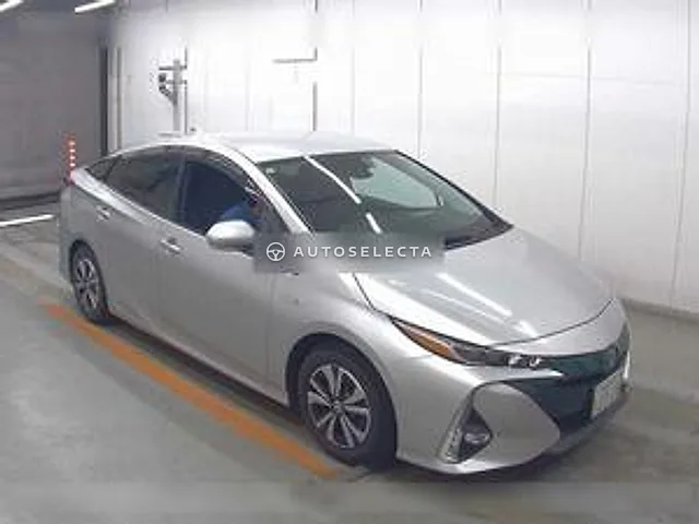 Toyota Prius PHV 2017, auction grade 3.5