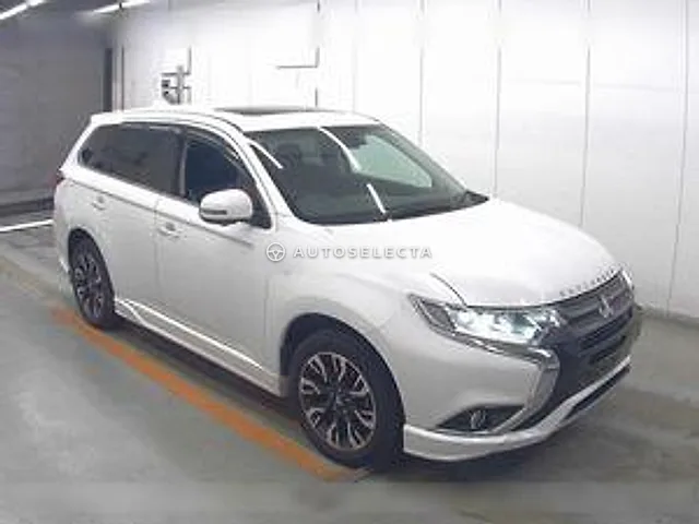 Mitsubishi Outlander PHEV 2015, auction grade 3.5