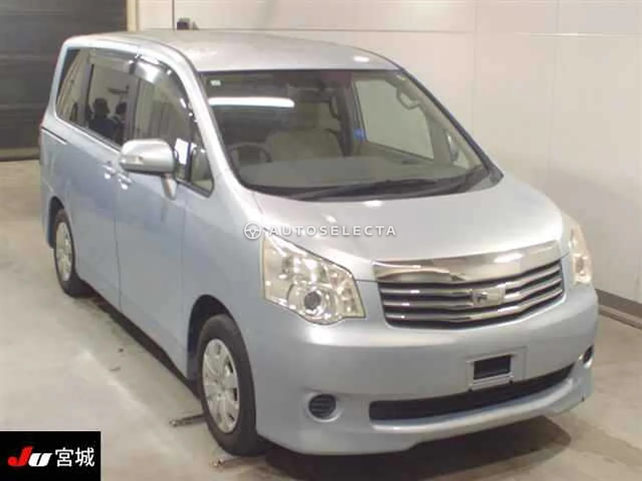 Toyota Noah 2011, photo 1 of 1