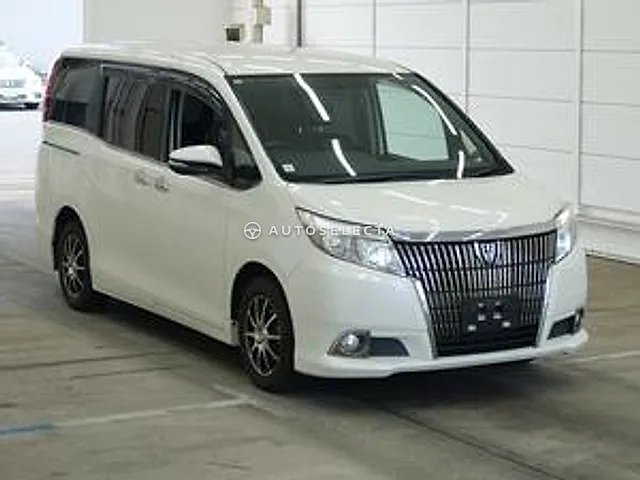 Toyota Esquire 2015, auction grade RA
