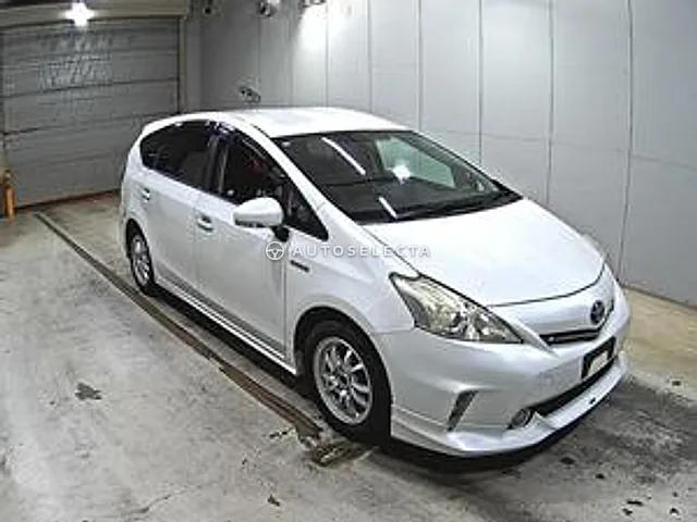 Toyota Prius Alpha 2013, auction grade 3.5