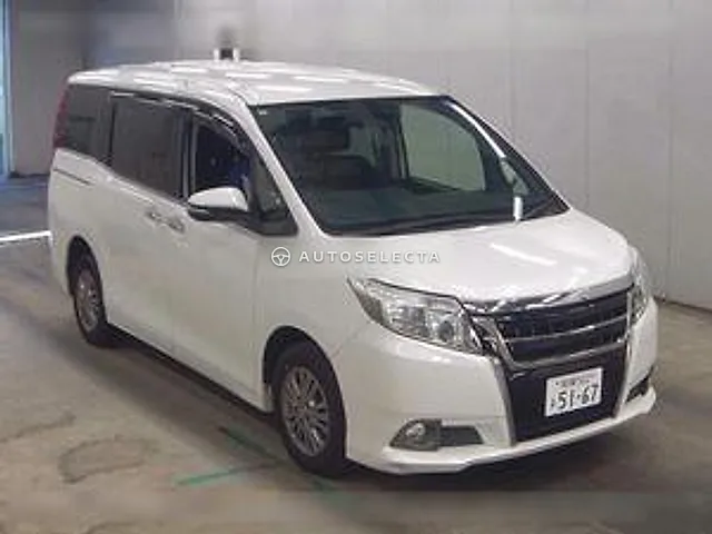 Toyota Esquire 2017, auction grade R