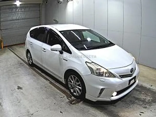 Toyota Prius Alpha 2013, auction grade 4