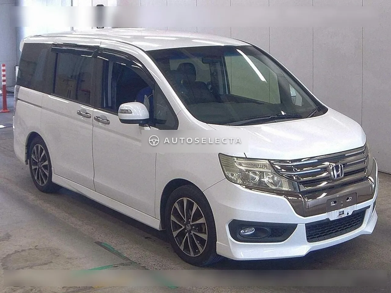 Honda Stepwgn Spada 2014, photo 1 of 6