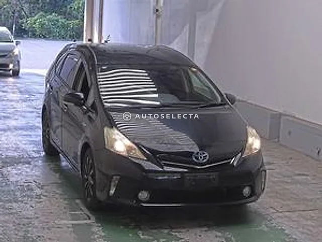 Toyota Prius Alpha 2013, auction grade 3