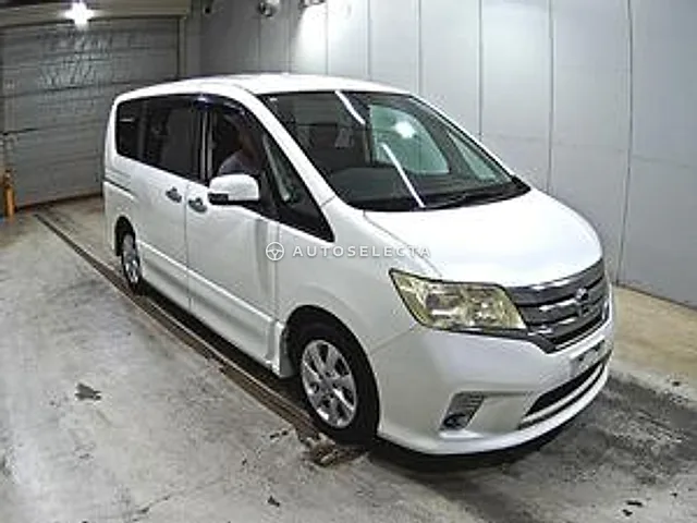 Nissan Serena 2011, auction grade 3.5