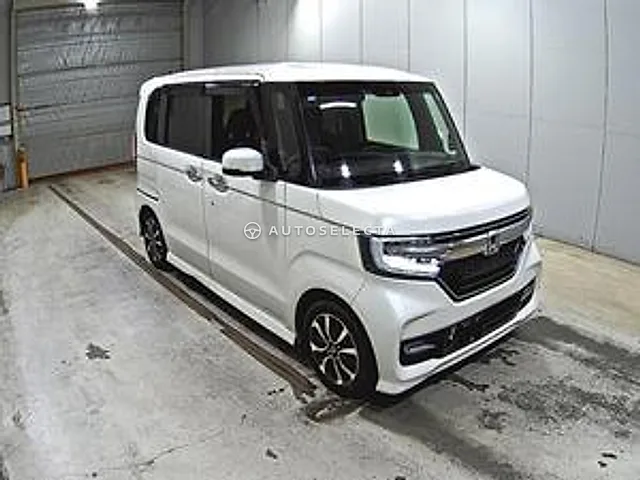 Honda N-BOX Custom 2018, auction grade 4