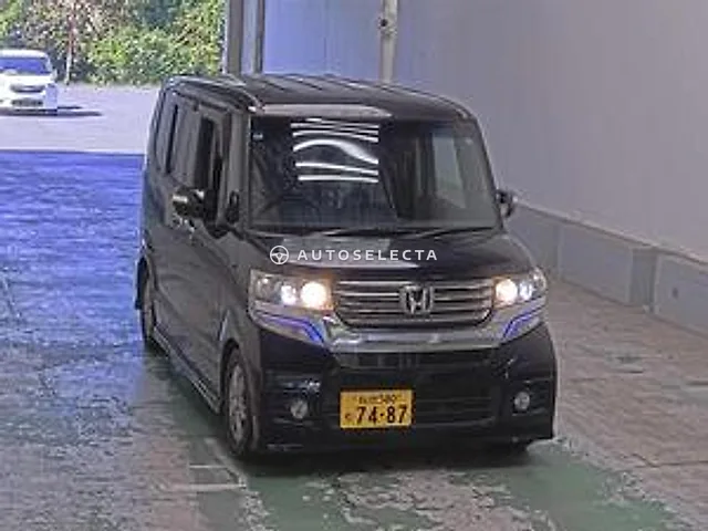 Honda N-BOX Custom 2013, auction grade 3.5