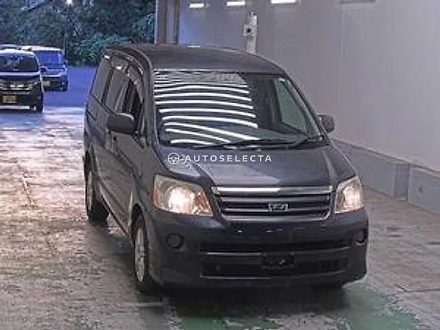 Toyota Noah 2005, auction grade RA