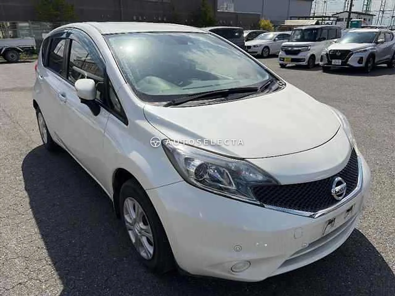 Nissan Note 2016, photo 1 of 8
