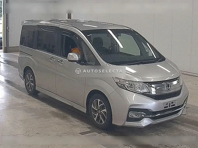 Honda Stepwgn Spada 2017, auction grade 4.5