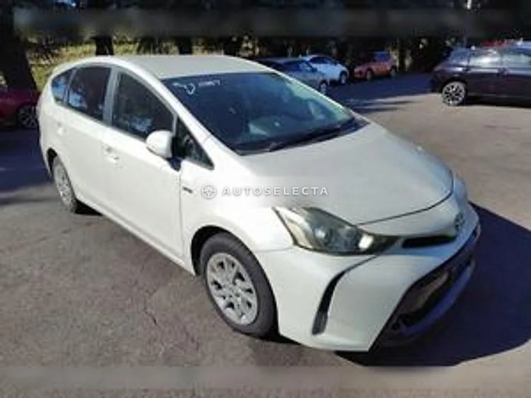 Toyota Prius Alpha 2015, photo 1 of 1