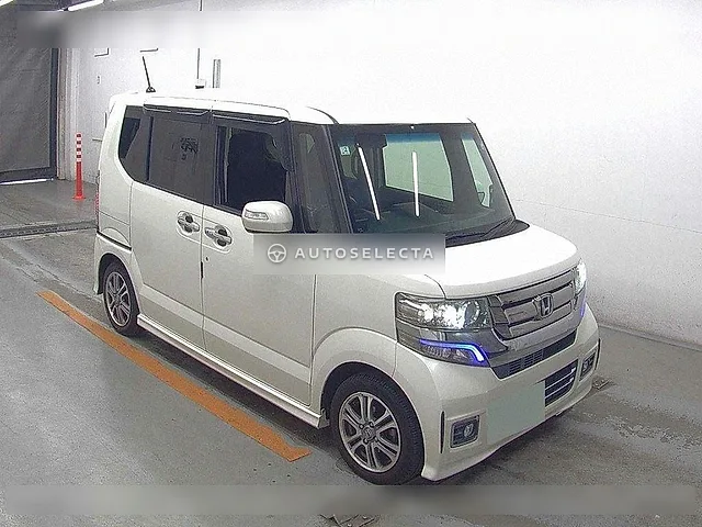 Honda N-BOX+ Custom 2017, auction grade 4.5