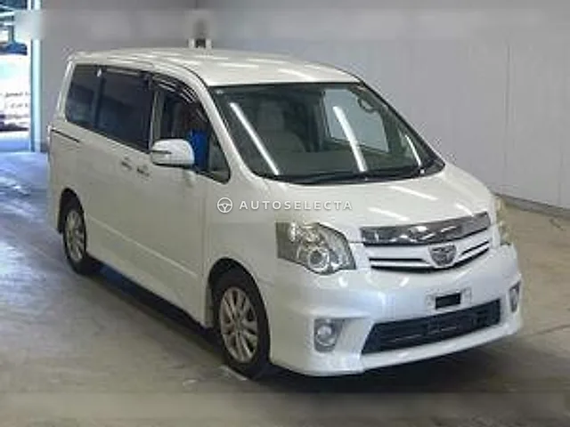 Toyota Noah 2012