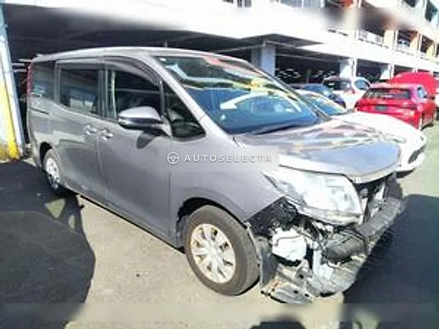 Toyota Noah 2015