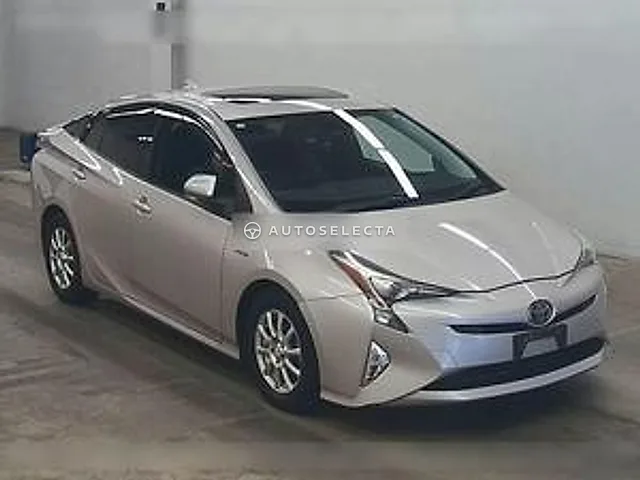 Toyota Prius 2015, auction grade 3.5